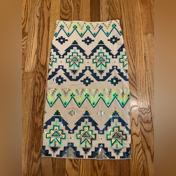 Express Women’s Pencil Skirt Size S Sequined Aztec Design  Zip Full Line - Picture 4 of 6